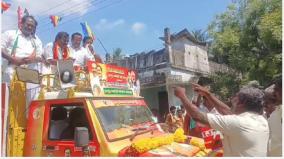 sugarcane-farmers-chanting-slogans-against-the-pmk-candidate