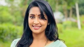 navya-nair-sells-worn-sarees-online-to-raise-funds-for-a-philanthropic-act