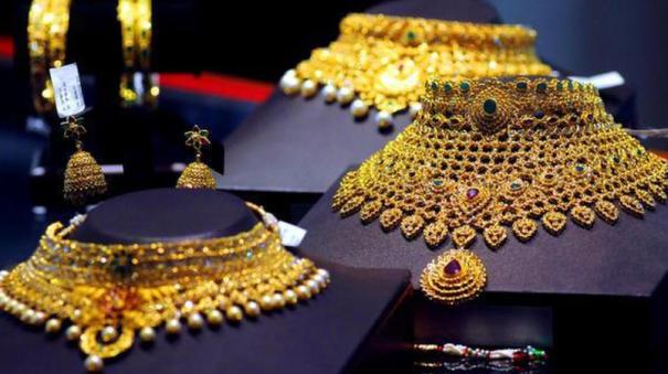 Gold price surges rupees 360