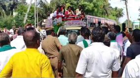 dmk-executive-spoke-ill-of-farmers-who-besieged-congress-candidate-tension-near-papanasam