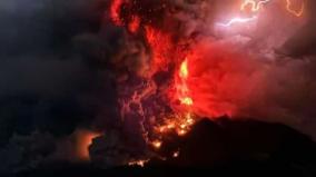 indonesia-volcano-eruption-triggers-tsunami-alert