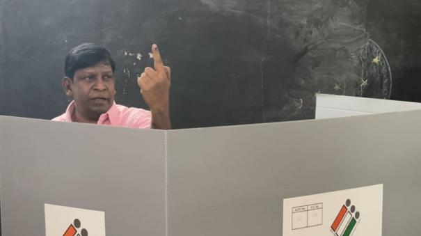 actor vadivelu press meet after casting his vote in chennai