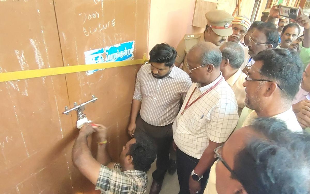 விருதுநகரில் வாக்குப்பதிவு இயந்திரங்கள் பாதுகாப்பு அறைக்கு சீல் வைப்பு – 4 அடுக்கு பாதுகாப்பு | The voting machines are kept in the security room and sealed in Virudhunagar