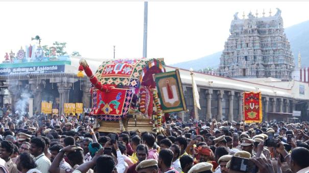 Weeding Alaghar Temple Painting Festival: Kallaghar left for Madurai