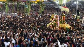 lord-kallazhagar-enters-in-vaigai-river-madurai-chithirai-festival
