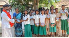 world-book-day-thanjavur-fruit-seller-who-provided-gk-books-to-school-students