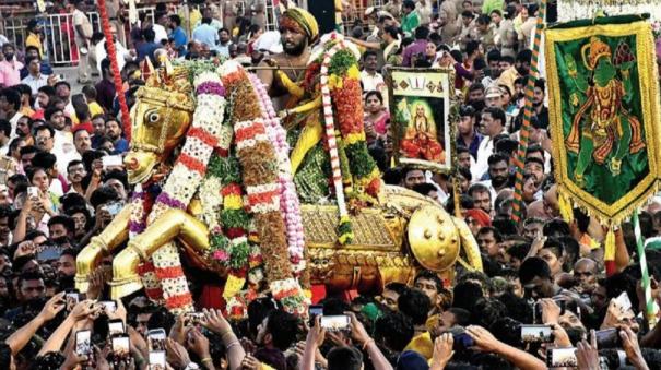 People Gather to Witness the Kallazhagar Chithirai Thiruvizha