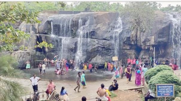 Crowd gathers at Thirparappu Falls