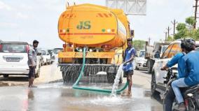 municipal-corporation-cools-madurai-roads-by-pouring-water-from-truck