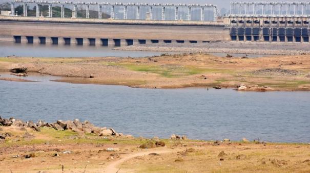 Dry Summer Water Reservoir: Risk of Water Scarcity on Palani