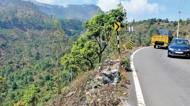 Kodaikanal Mountain Road without Barrier - Tourists Fear