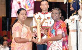 padma-bhushan-for-late-actor-and-founder-of-dmdk-vijayakanth-premalatha-receives-the-award