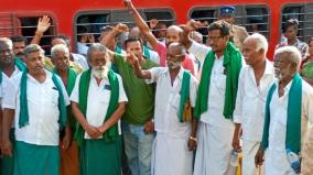 farmers-protesting-at-thanjavur-railway-station-this-morning