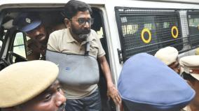theni-special-police-raided-the-house-and-office-of-shavukku-shankar
