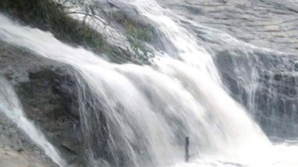 Flooding at Kumbakarai Falls: Bathing Prohibited for Tourists