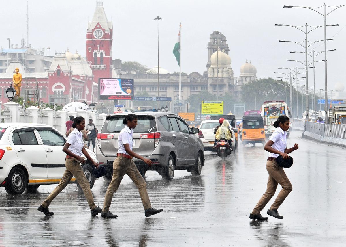 தமிழகத்தில் 5 நாட்களுக்கு இடி, மின்னல், பலத்த காற்றுடன் மழை பெய்ய வாய்ப்பு | Chance of rain in Tamil Nadu for 5 days