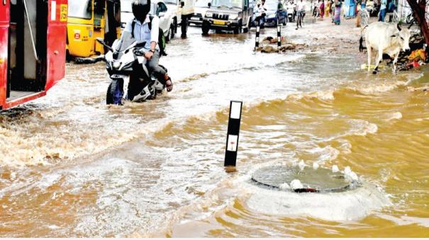 Sewer overflow and ran into the roads in tirunelveli