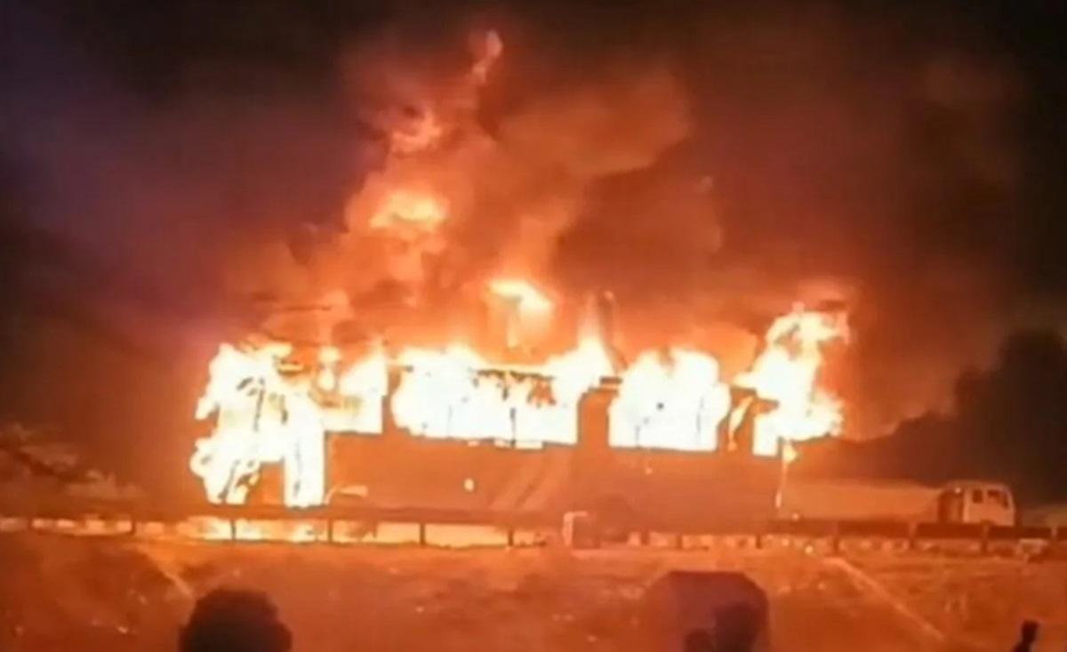 ஹரியாணாவில் பேருந்து தீ பிடித்து விபத்து: 8 பேர் பலி; பலர் காயம் | 8 Burnt To Death As Bus Carrying Devotees Catches Fire In Haryana