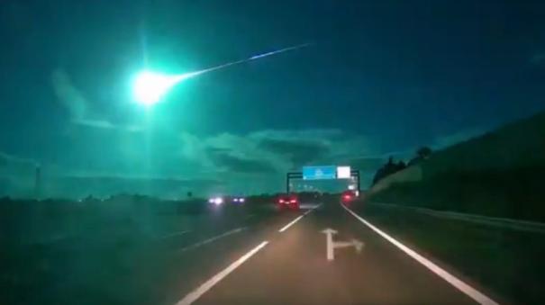 Meteor lights up the sky over Spain, Portugal - viral video
