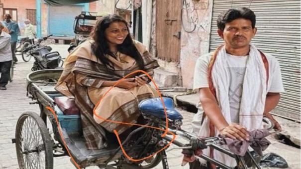 tamil IAS officer who traveled in cycle rickshaw social media users praises