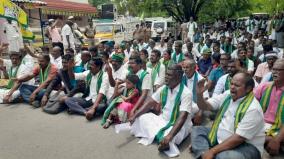 silandhi-river-issue-farmers-block-road-in-udumalai-to-protest-against-kerala-government