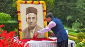 savarkar-s-141st-birth-anniversary-tamil-nadu-governor-lays-floral-tributes-at-ooty