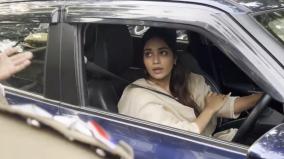 nivetha-pethuraj-gets-involved-in-an-argument-with-the-police-video-viral