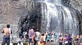 drizzle-in-courtallam-falls