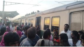 passengers-suffer-due-to-chennai-gummidipundi-electric-train-service-disruption