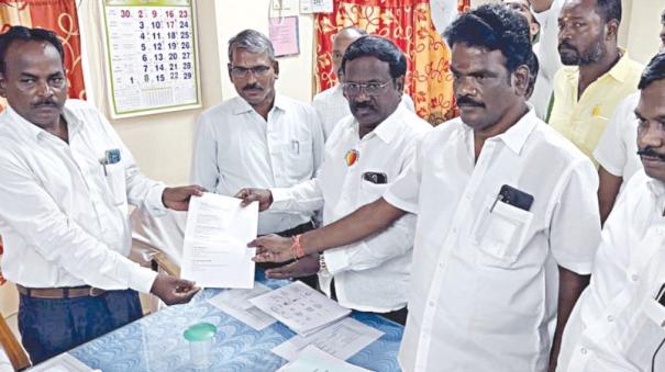 names of deceased persons should be removed from Vikravandi voters list