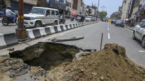 up-govt-suspends-six-officials-after-rampath-potholes