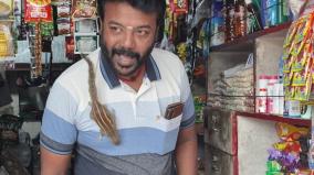 madurai-oil-merchant-who-shows-affection-to-squirrels