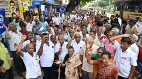 tamil-nadu-state-transport-corporation-pensioners-are-protesting-to-demand-immediate-payment-of-pension-benefits