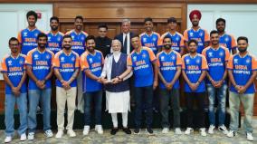 team-india-met-pm-modi-with-t20-world-cup-trophy