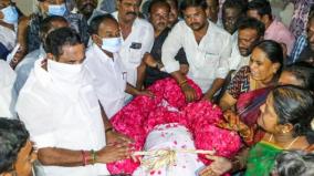 eps-pays-tribute-to-salem-aiadmk-leader-shanmugam-body