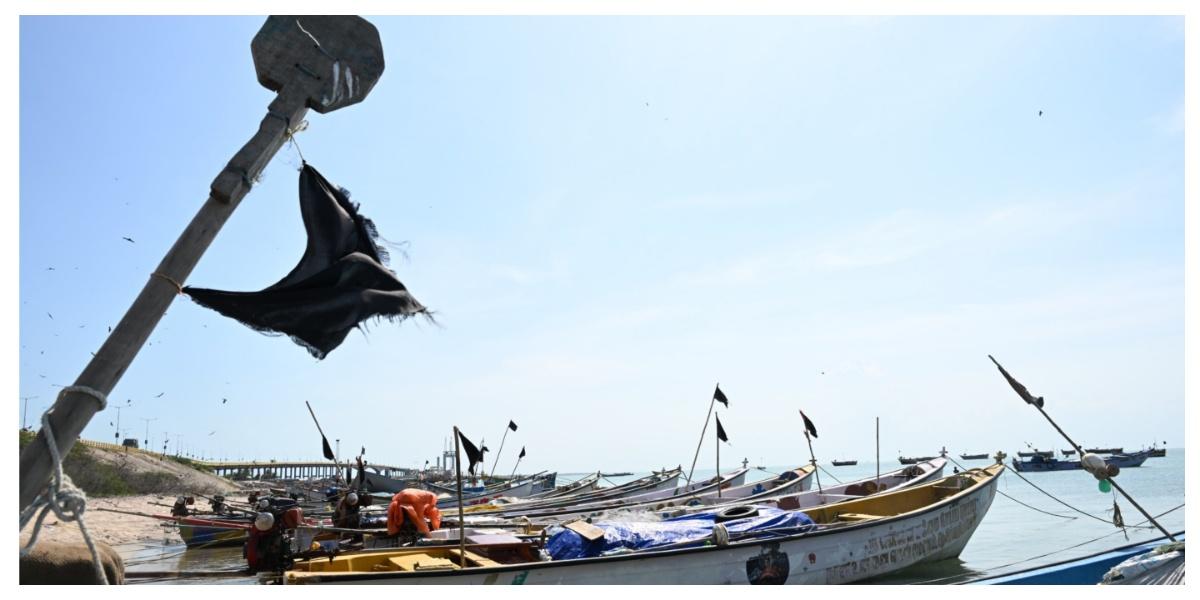  பாம்பனில் நாட்டுப் படகு மீனவர்கள் 3-வது நாளாக வேலை நிறுத்தம் | TN Fishermen Arrest: Pamban fishermen strike for 3rd day