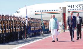 red-carpet-welcome-for-pm-modi-in-russia