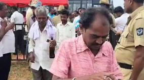 alcohol-distributed-at-party-for-karnataka-bjp-mp-poll-victory