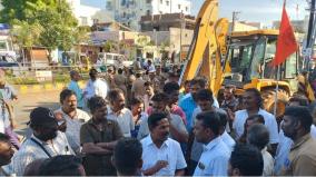 demolition-of-encroached-buildings-on-madurai-moondrumavadi-women-tried-to-set-fire-to-commotion