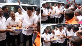 vikravandi-by-election-lead-cm-stalin-gives-sweets-to-dmk-party-members