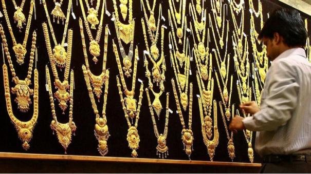 Gold prices hit new highs rs 720 per gram rise