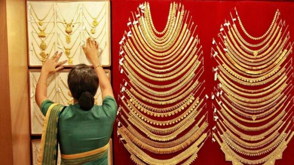 Gold prices fell by Rs 120 per pound