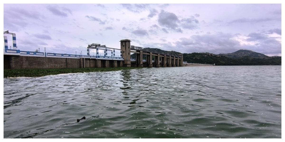நிரம்பும் நிலையை எட்டிய கிருஷ்ணகிரி அணை – 3 மாவட்டங்களுக்கு வெள்ள அபாய எச்சரிக்கை | Krishnagiri Dam reaches full level: Flood alert for 3 districts