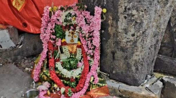 Semanampathi Uthira Kaliamman Temple