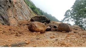 heavy-rain-in-munnar-mudslides-continue-to-block-traffic-holidays-for-educational-institutions