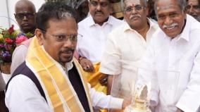 new-governor-kailashnathan-arrived-on-puducherry-cm-ministers-welcomed