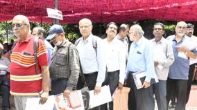 job-60-plus-fair-senior-citizens-participates-bengaluru