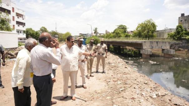 The governor inspected the 16-year-old Uppanar bridge work