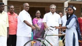 puducherry-speaker-selvam-prize-announcement-in-a-govt-school