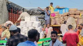 pooja-items-sold-at-the-entrance-gate-as-the-vinayagar-chaturthi-special-market-is-not-open-in-koyambedu